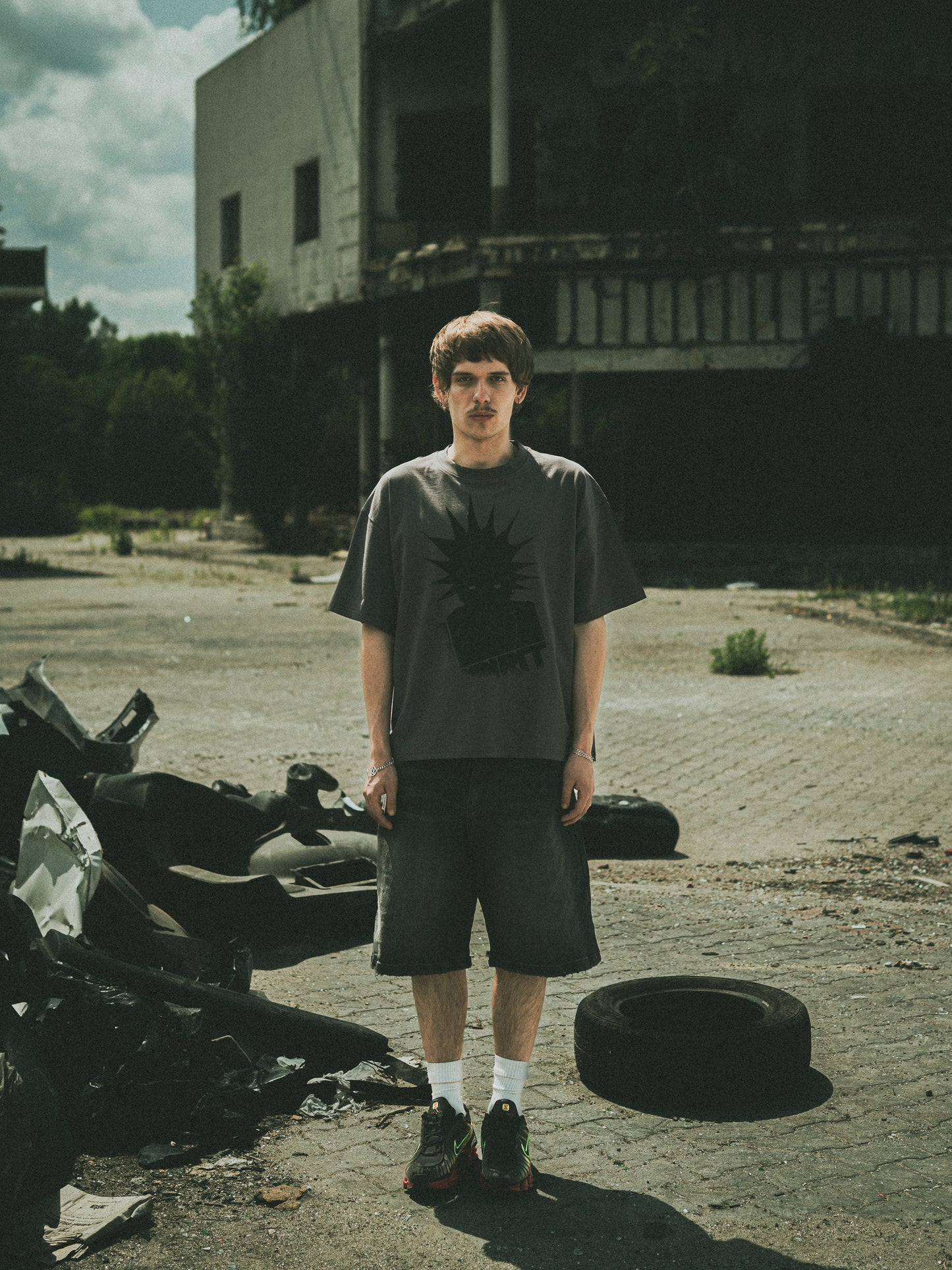 REBEL TEE ANTHRACITE